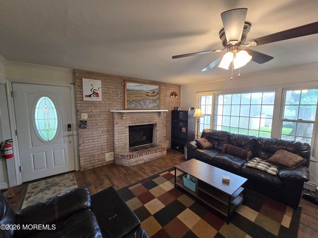 33 Middlebury Lane, Willingboro, NJ 08046