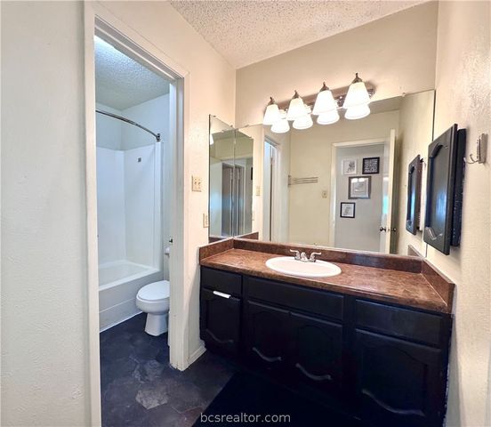 3923 Old Oaks Drive 5, Bryan, TX 77802