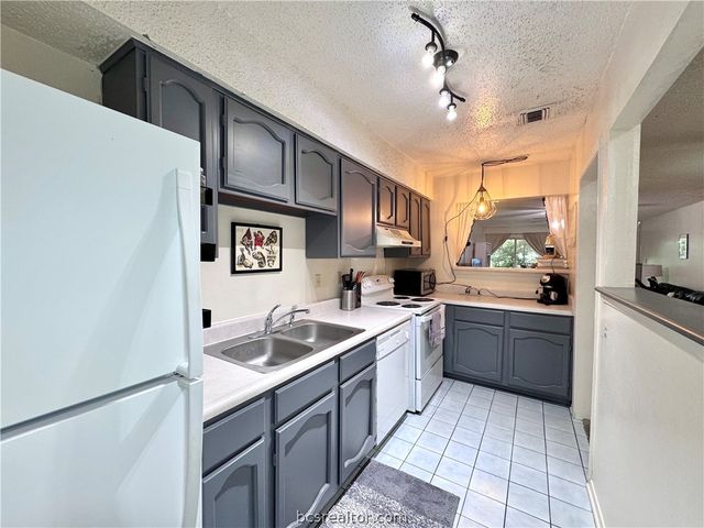 3923 Old Oaks Drive 5, Bryan, TX 77802