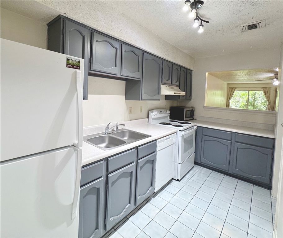 3923 Old Oaks Drive 5, Bryan, TX 77802 — photo 3