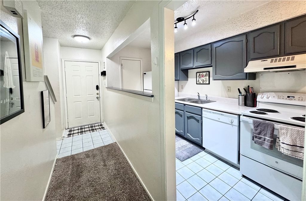 3923 Old Oaks Drive 5, Bryan, TX 77802 — photo 4