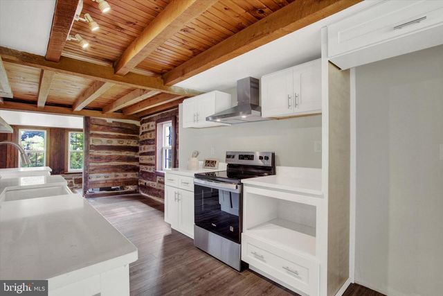 7877 GNATSTOWN RD, Hanover, PA 17331