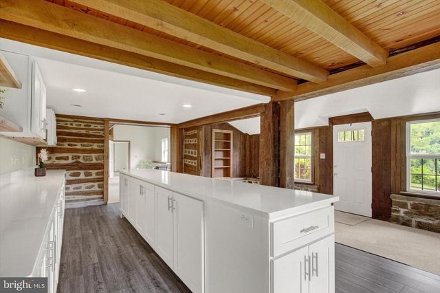 7877 GNATSTOWN RD, Hanover, PA 17331