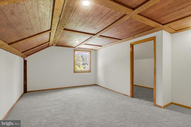 7877 GNATSTOWN RD, Hanover, PA 17331