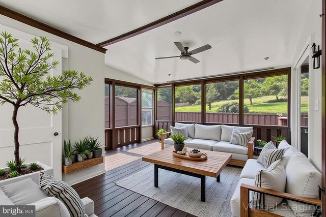 7877 GNATSTOWN RD, Hanover, PA 17331