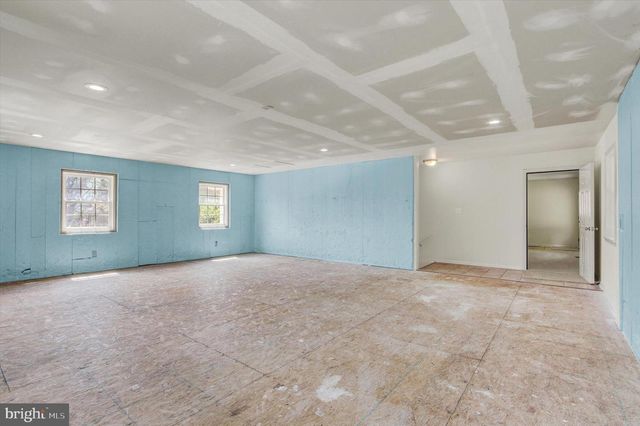 7877 GNATSTOWN RD, Hanover, PA 17331