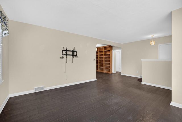 3036 Tremont Avenue, Davenport, IA 52803