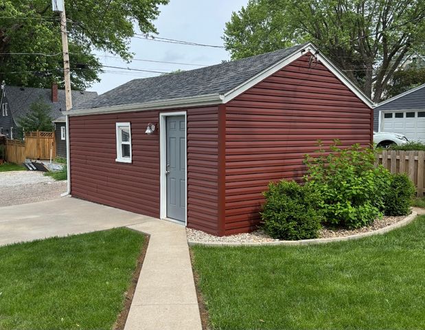 3036 Tremont Avenue, Davenport, IA 52803