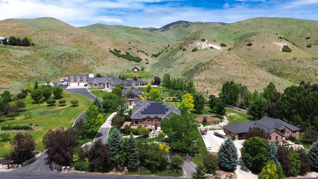 Image 6 of property listing at 3990 SUMMER RIDGE RD, Morgan, UT 84050