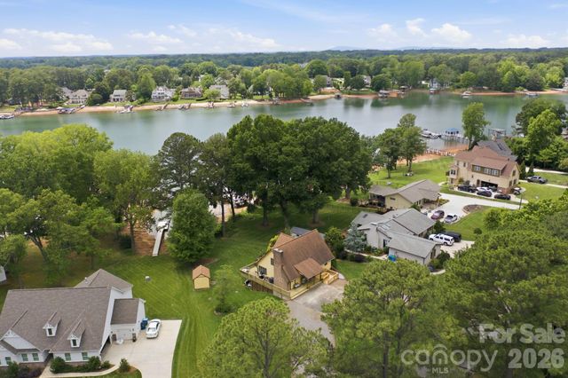 220 Shoreline Loop, Mooresville, NC 28117