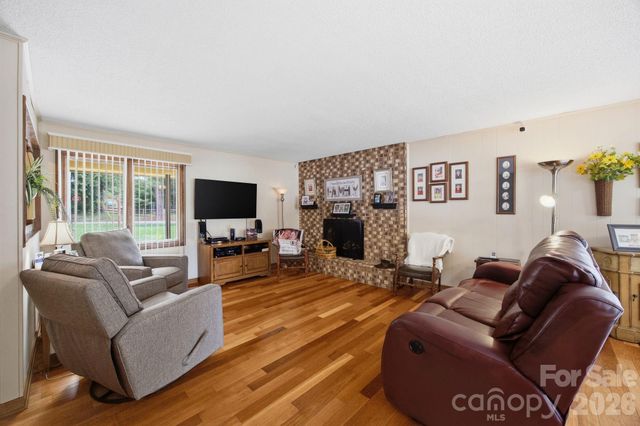 220 Shoreline Loop, Mooresville, NC 28117