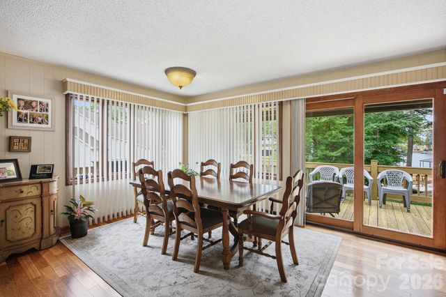 220 Shoreline Loop, Mooresville, NC 28117