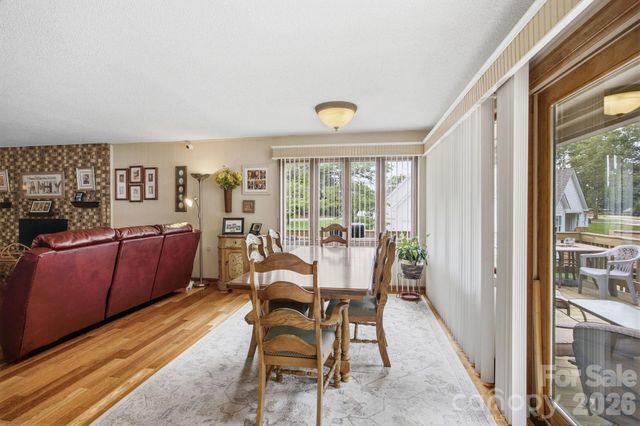 220 Shoreline Loop, Mooresville, NC 28117