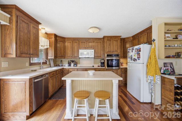 220 Shoreline Loop, Mooresville, NC 28117