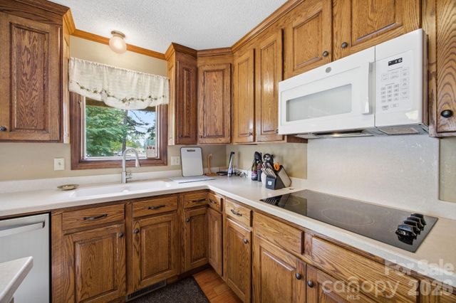 220 Shoreline Loop, Mooresville, NC 28117