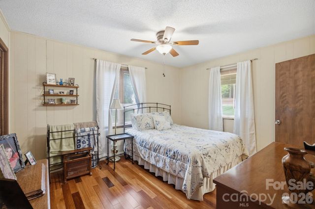 220 Shoreline Loop, Mooresville, NC 28117