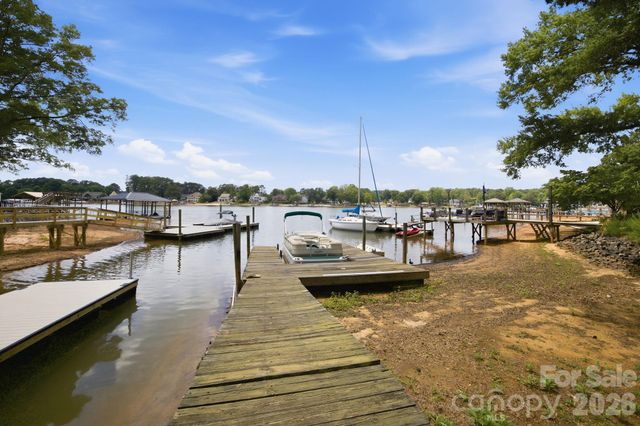 220 Shoreline Loop, Mooresville, NC 28117