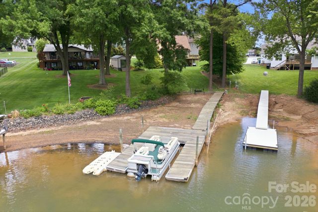 220 Shoreline Loop, Mooresville, NC 28117