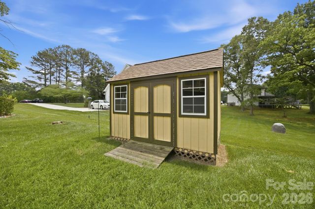 220 Shoreline Loop, Mooresville, NC 28117