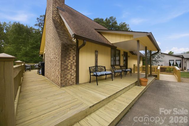 220 Shoreline Loop, Mooresville, NC 28117