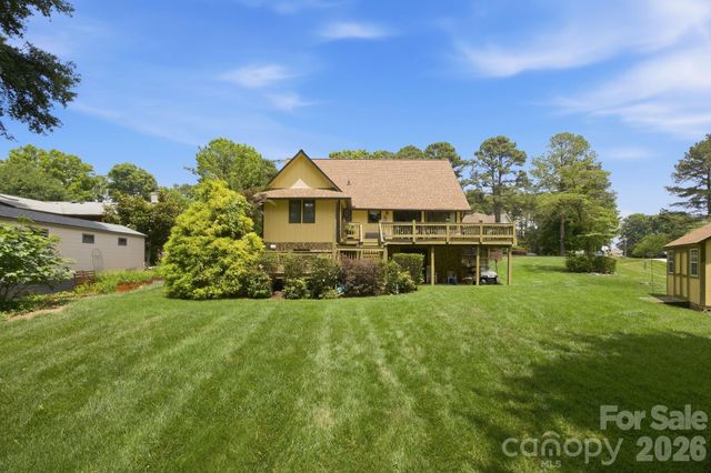 220 Shoreline Loop, Mooresville, NC 28117