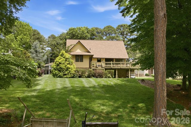 220 Shoreline Loop, Mooresville, NC 28117