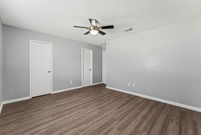 2808 Pinewood Drive, League City, TX 77573