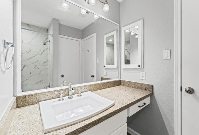 2808 Pinewood Drive, League City, TX 77573