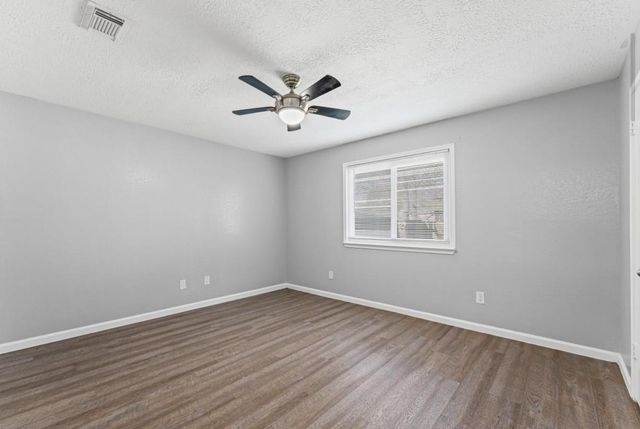 2808 Pinewood Drive, League City, TX 77573