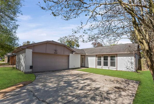 2808 Pinewood Drive, League City, TX 77573