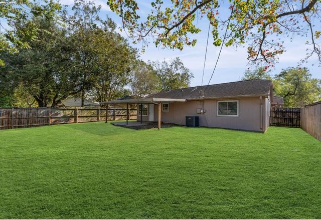 2808 Pinewood Drive, League City, TX 77573