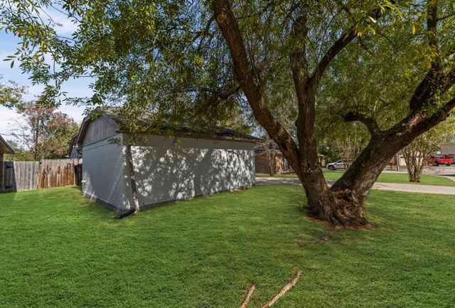 2808 Pinewood Drive, League City, TX 77573