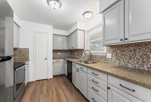 2808 Pinewood Drive, League City, TX 77573