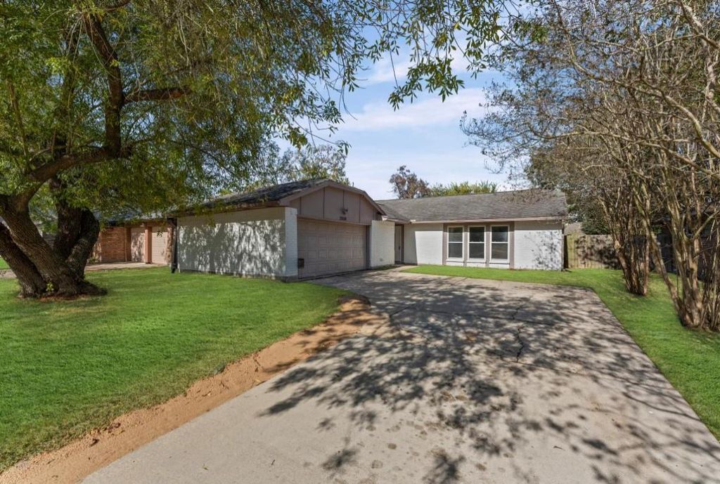 2808 Pinewood Drive, League City, TX 77573