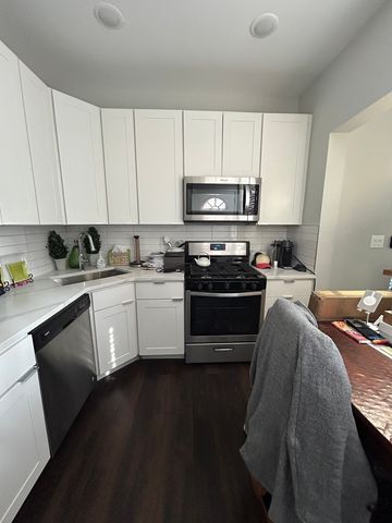 709 W Barry Avenue S2, Chicago, IL 60657