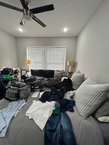 709 W Barry Avenue S2, Chicago, IL 60657