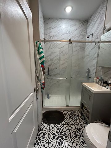 709 W Barry Avenue S2, Chicago, IL 60657