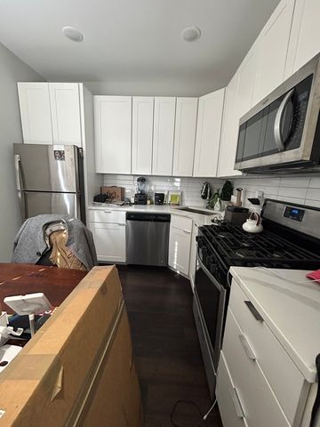 709 W Barry Avenue S2, Chicago, IL 60657