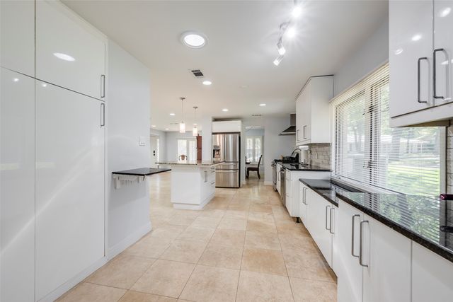 5017 Boulder Lake Road, Fort Worth, TX 76103