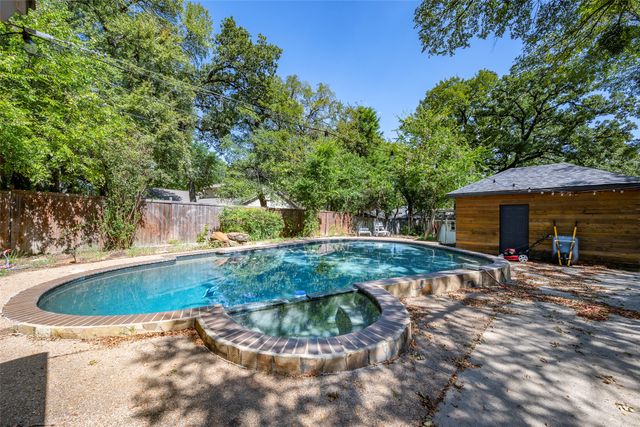 5017 Boulder Lake Road, Fort Worth, TX 76103
