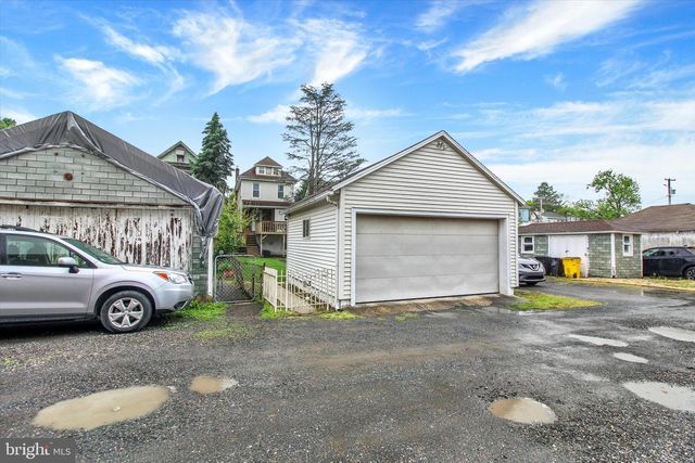 24 CENTER AVE, Schuylkill Haven, PA 17972