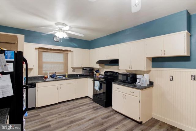 24 CENTER AVE, Schuylkill Haven, PA 17972