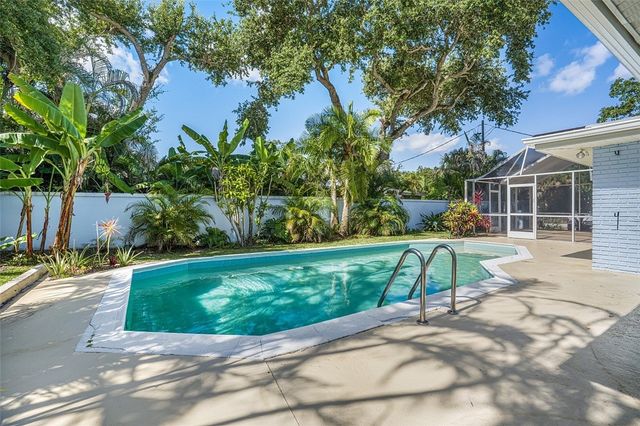 500 Gardenia Lane, Vero Beach, FL 32963