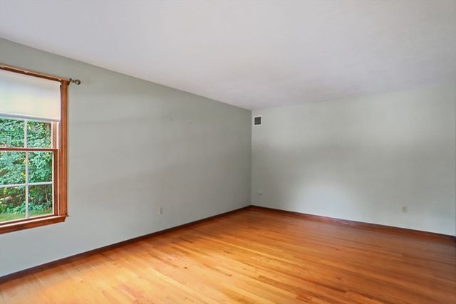 22 Danielle Ln, Mansfield, MA 02048
