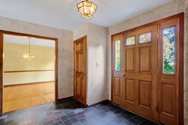 22 Danielle Ln, Mansfield, MA 02048