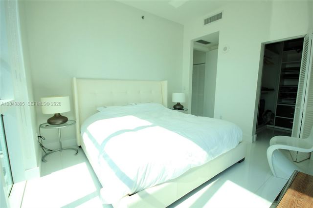 950 Brickell Bay Drive 4701, Miami, FL 33131