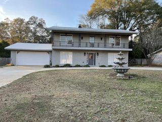 3803 NW Quail Creek Dr., Dothan, AL 36303
