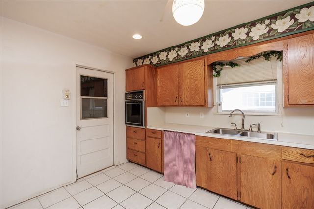 4025 Tripoli Dr, Corpus Christi, TX 78411