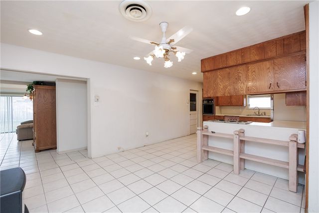 4025 Tripoli Dr, Corpus Christi, TX 78411