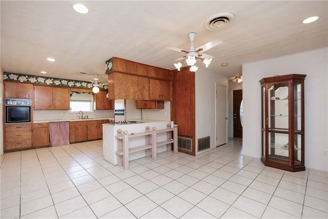 4025 Tripoli Dr, Corpus Christi, TX 78411